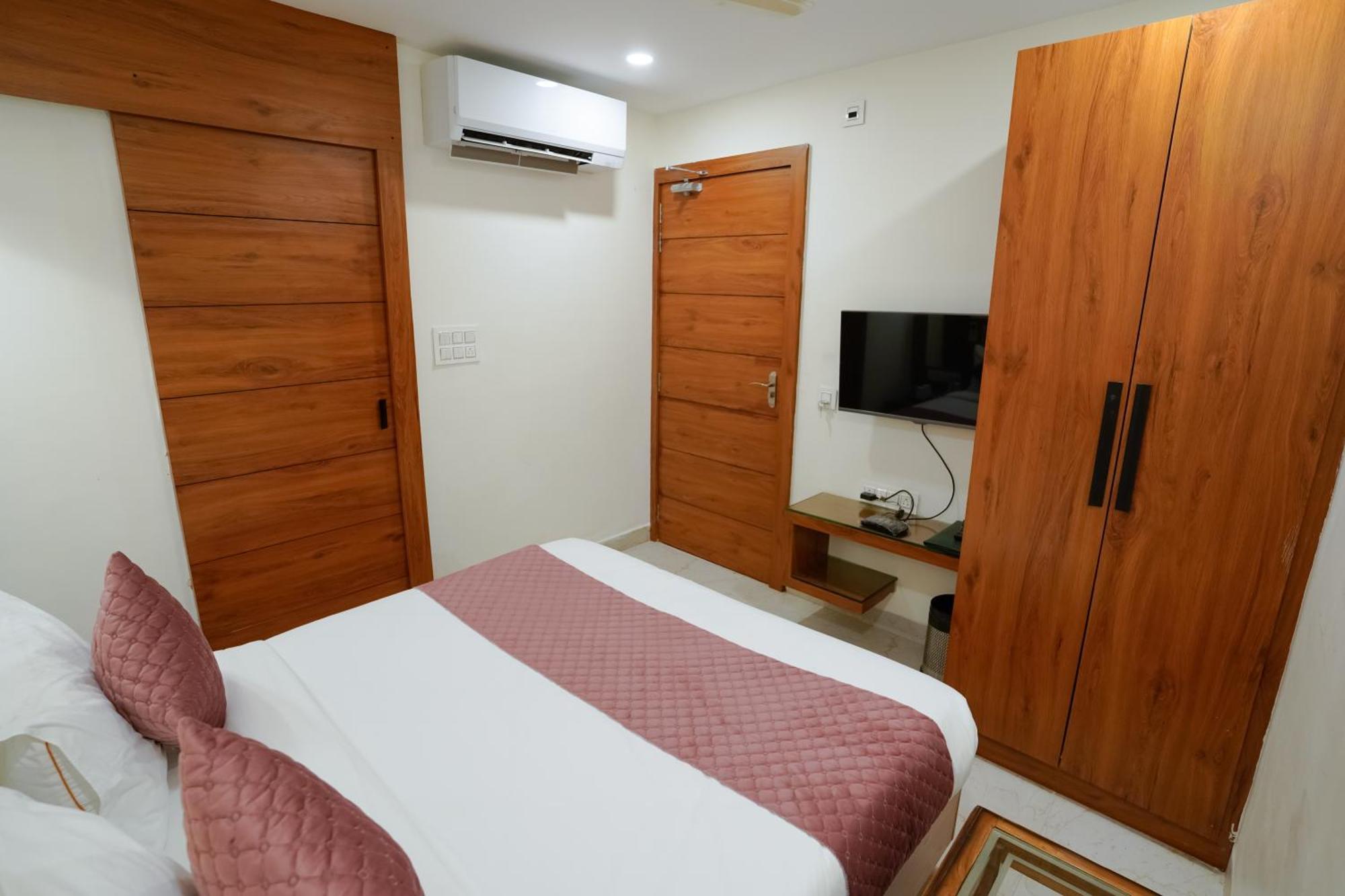 Hotel Eleven Heights Bhopal Eksteriør billede