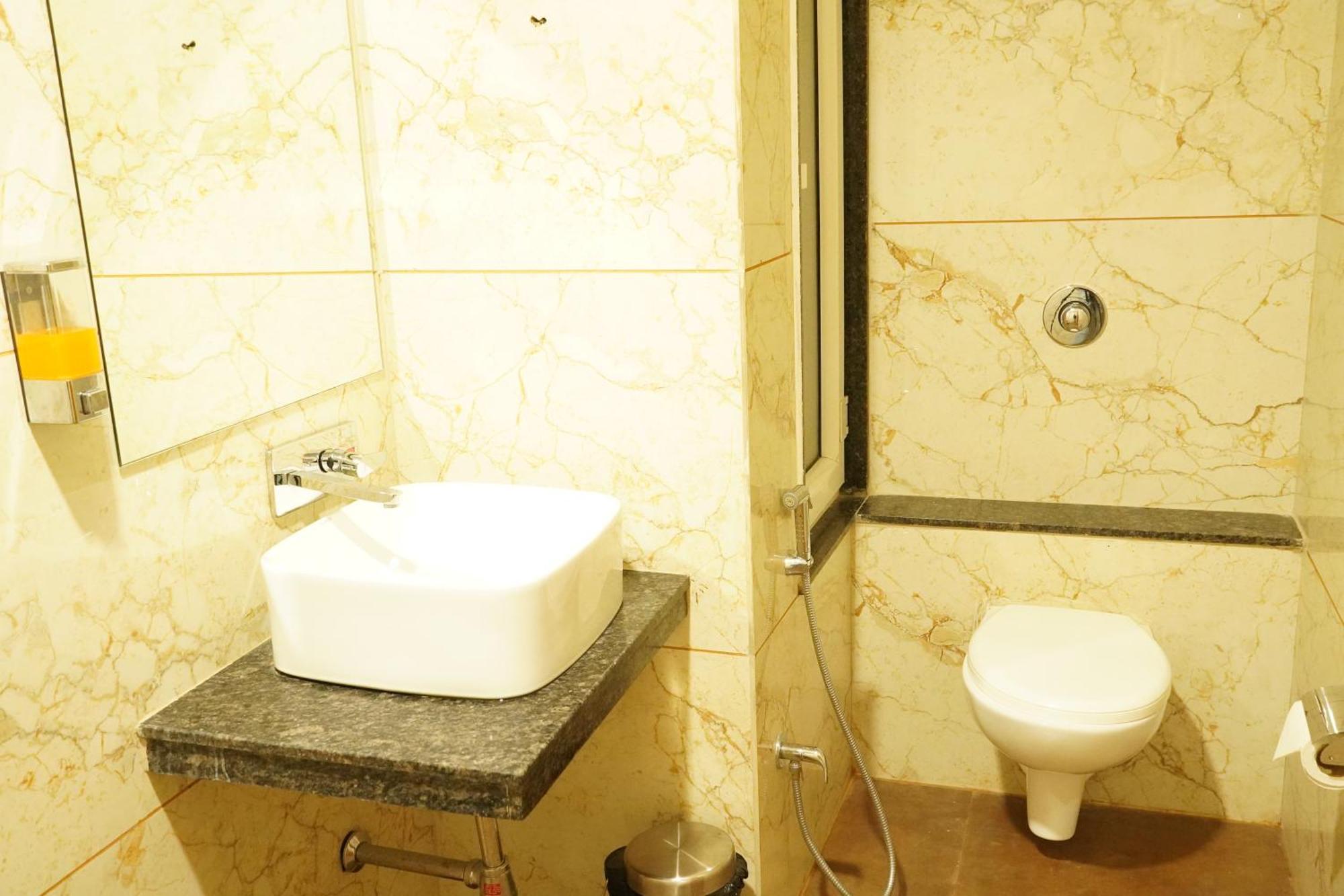 Hotel Eleven Heights Bhopal Eksteriør billede