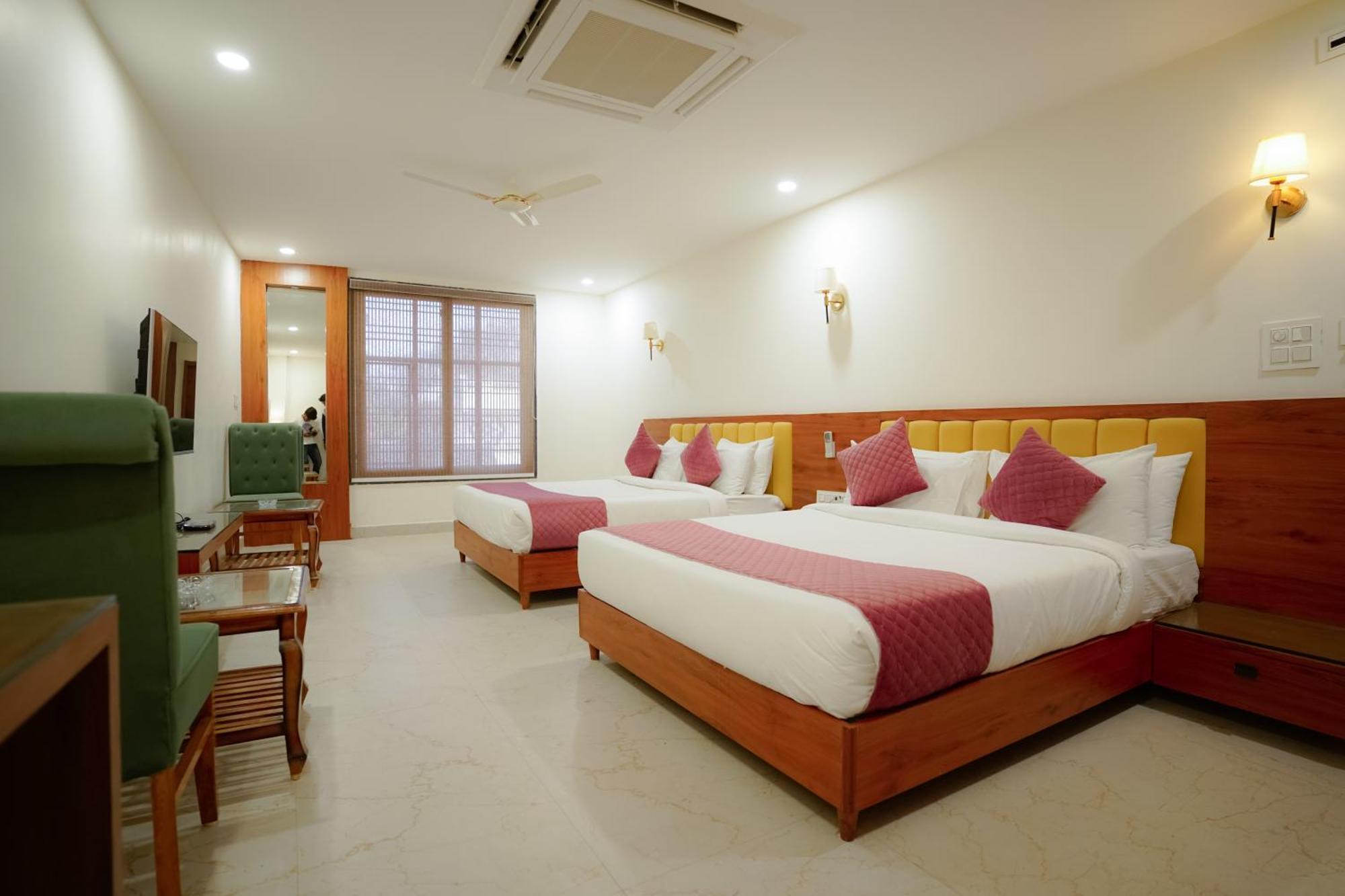 Hotel Eleven Heights Bhopal Eksteriør billede