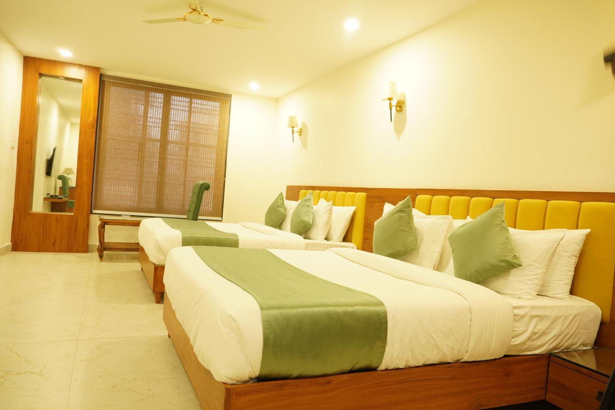 Hotel Eleven Heights Bhopal Eksteriør billede