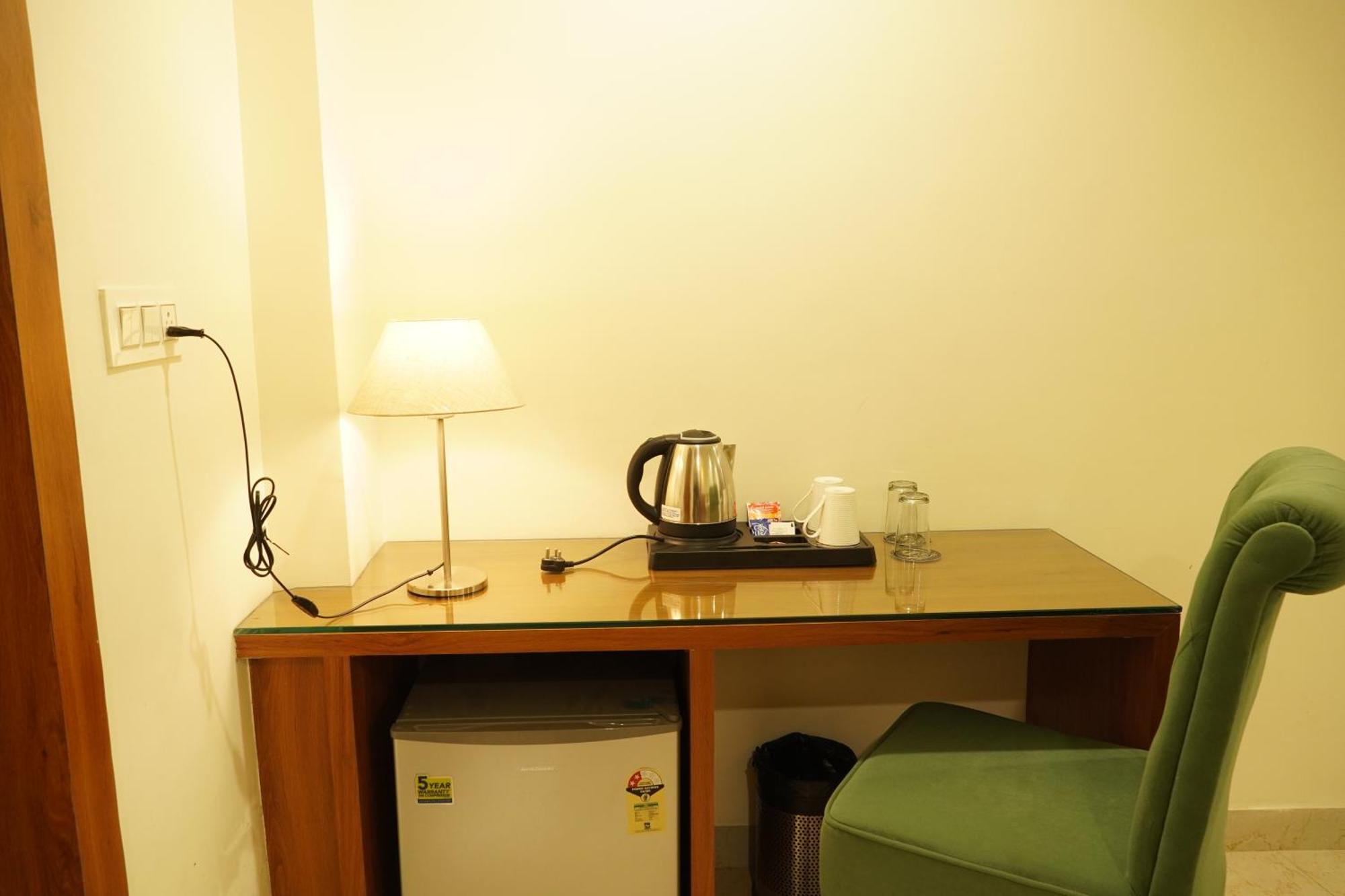 Hotel Eleven Heights Bhopal Eksteriør billede