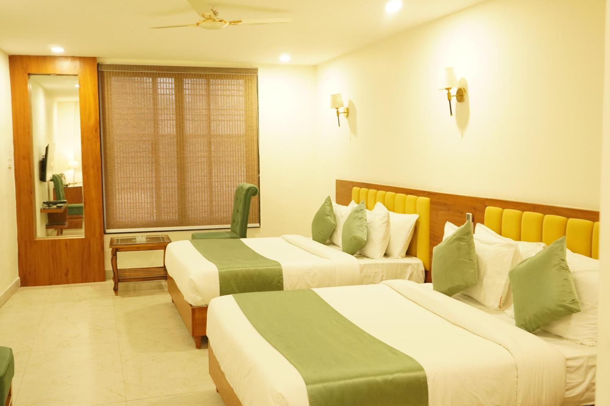 Hotel Eleven Heights Bhopal Eksteriør billede